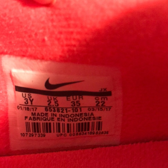 Nike Kids’ Air Max ST Sneaker - Picture 3 of 8